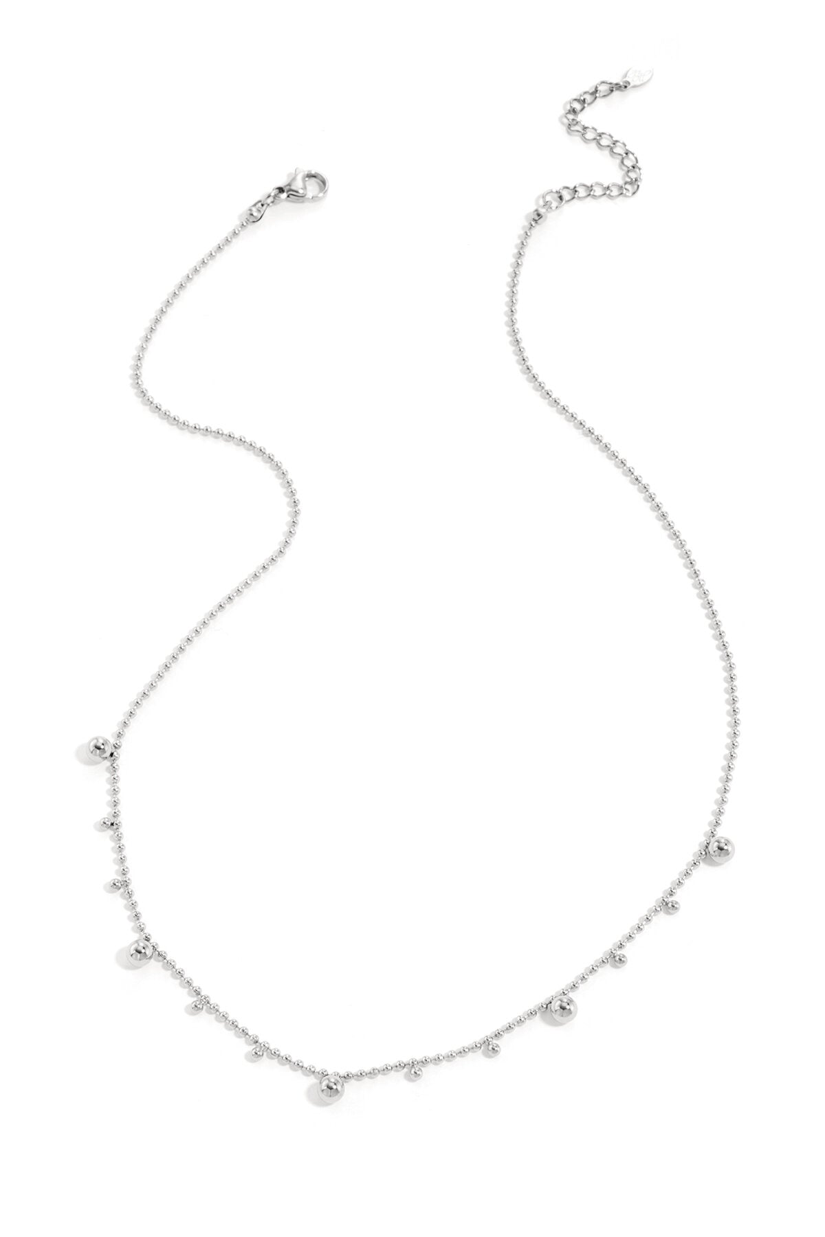 Necklace with alternating balls