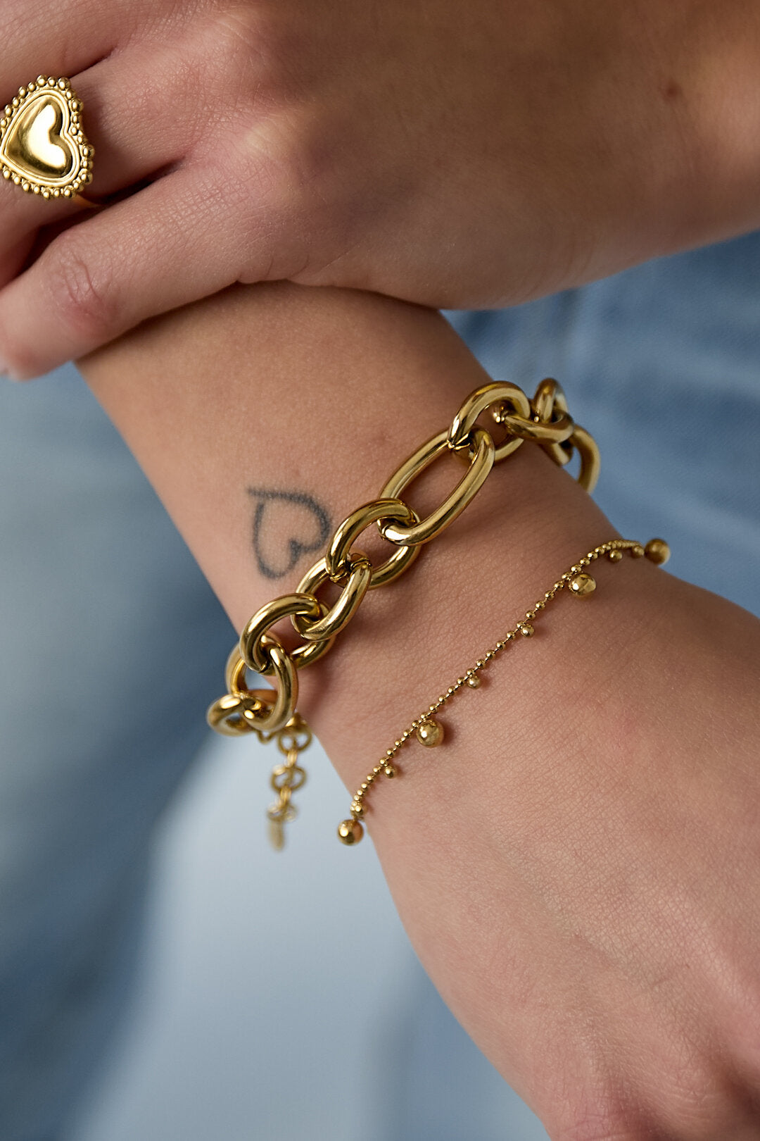 Bracelet with alternating balls