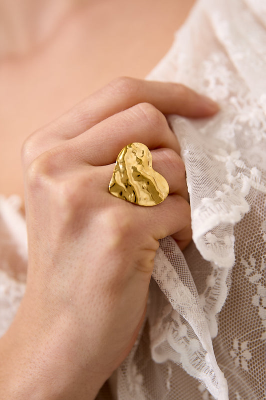 Statement ring structured heart